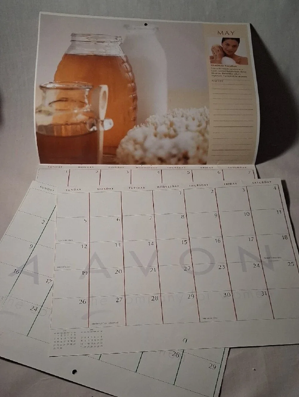 Vintage 2002 Avon Calendar 